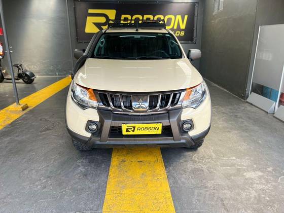 MITSUBISHI L200 TRITON 2.4 16V TURBO DIESEL SAVANA GLS CD 4X4 AUTOMÁTICO